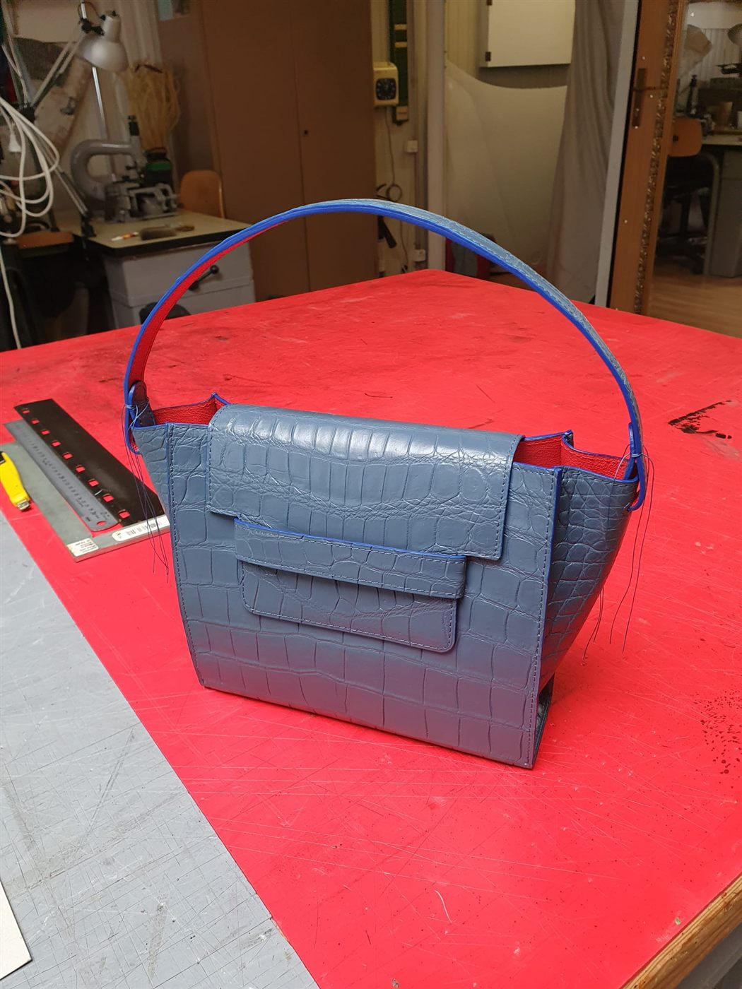 Sac à main crocodile bleu-gris